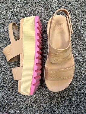 Reef Women’s Beige Platform Sandals with Pink Outsole